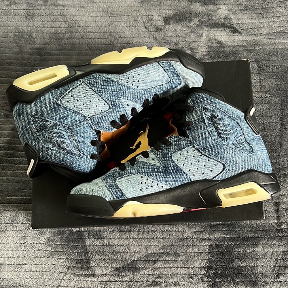 Jordan’s 6 Retro (GS) - Denim & Black Sail Size 6 Kids